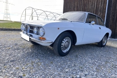 Alfa Romeo 1750 GTV S (105.44) aus dem Jahr 1971, Seitenansicht und Details. | Alfa Romeo 1750 GTV S – Baujahr 1971 (105.44)