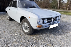 Alfa Romeo 1750 GTV S (105.44) aus dem Jahr 1971, Seitenansicht und Details. | Alfa Romeo 1750 GTV S – Baujahr 1971 (105.44)