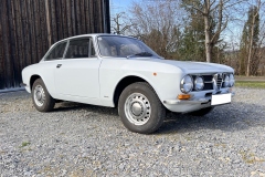 Alfa Romeo 1750 GTV S (105.44) aus dem Jahr 1971, Seitenansicht und Details. | Alfa Romeo 1750 GTV S – Baujahr 1971 (105.44)