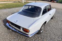 Heckansicht eines Alfa Romeo GTV 1750 GT mit Schriftzug und Chromstoßstange | Alfa Romeo GTV 1750 GT – Heckansicht mit Details