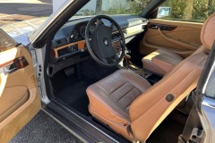 Fahrer- und Beifahrersitz eines Mercedes-Benz 500 SEC von 1982 | Mercedes-Benz 500 SEC 1982 – Innenraum Fahrer- und Beifahrersitz
