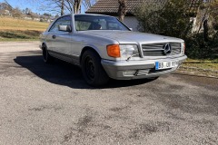 Mercedes-Benz 500 SEC 1982 – Frontansicht | Elegante Frontansicht des Mercedes-Benz 500 SEC