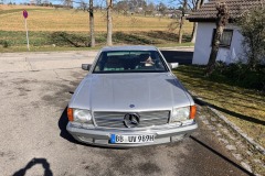 Mercedes-Benz 500 SEC 1982 – Front und Seite | Eleganz aus einer Front- und Seitenansicht