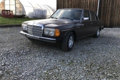 Mercedes-Benz W123 300D Oldtimer Frontansicht | Mercedes-Benz W123 300D Oldtimer | Klassischer Luxuswagen der Baureihe W123