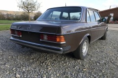 Mercedes-Benz W123 300D Oldtimer Rückansicht | Mercedes-Benz W123 300D Oldtimer - Klassischer Luxuswagen der Baureihe W123