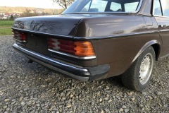 Mercedes-Benz W123 300D Oldtimer Rückansicht | Klassischer Luxuswagen der Baureihe W123