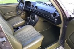 Mercedes-Benz W123 Fahrerseite | Fahrer- und Armaturenansicht eines Mercedes-Benz W123