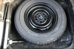 Ersatzrad im Kofferraum eines Mercedes-Benz 300D | Original-Ersatzrad eines Mercedes-Benz 300D