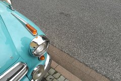 Deutsche Limousine der Fünfzigerjahre mit viel Chrom auf grauem Asphalt in der Hauptstraße beim Oldtimertreffen Golden Oldies in Wettenberg Krofdorf-Gleiberg bei Gießen in Hessen
